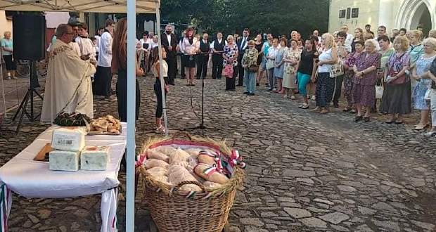 Szent István-napi megemlékezés és kenyéráldás Beregszászban