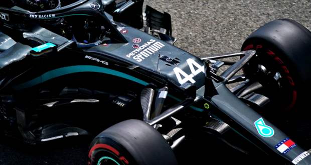 Defektes autóval szelte át elsőként a célvonalat Lewis Hamilton a Brit Nagydíjon