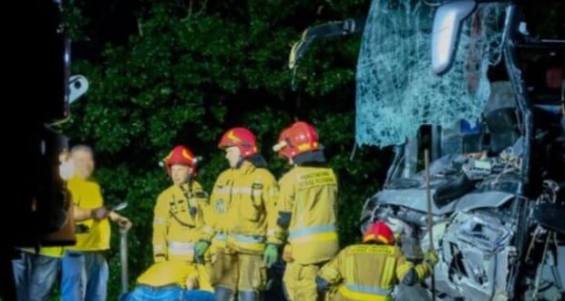 Tömegbaleset történt egy lengyelországi autópályán