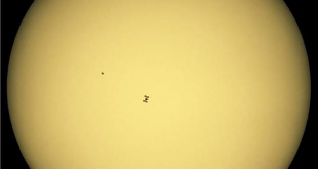 A nap képe: a Nemzetközi Űrállomás elhaladt a Nap előtt