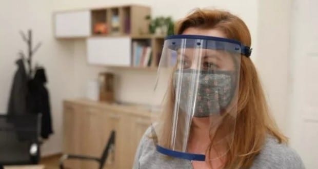 Ljasko: a narancssárga zónákban a tanárok védőpajzsban tartsanak órákat