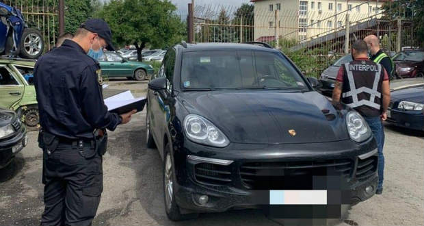 Lopott kocsit fogtak Ungváron