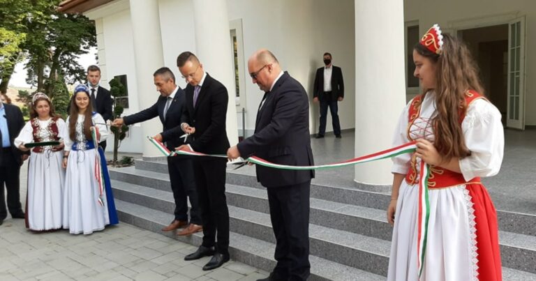 The handover of the Perényi Cultural Mansion in Beregardó