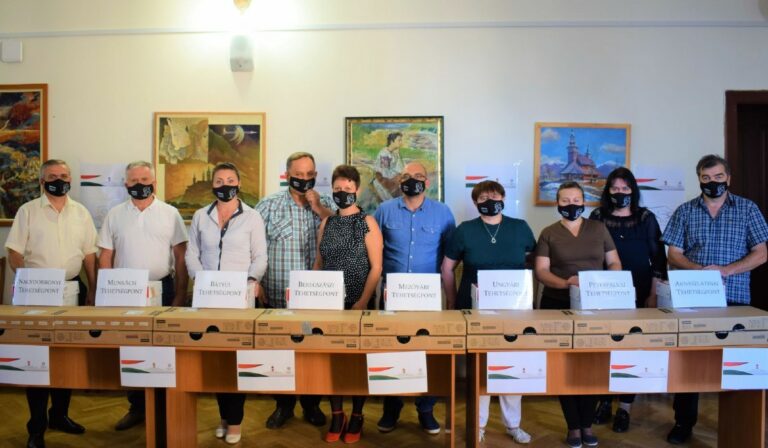 Eszköztámogatásban részesültek a „GENIUS” Tehetségpontok a 2020/2021-es tanévben is
