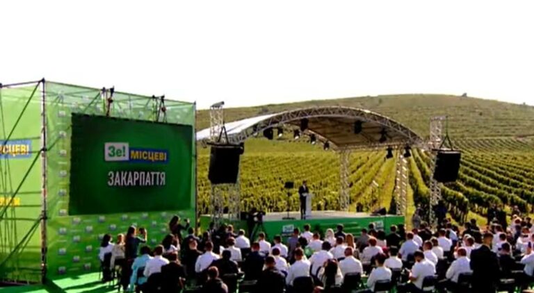 Kárpátalja felvirágoztatásáról beszélt az ukrán elnök Beregszászban