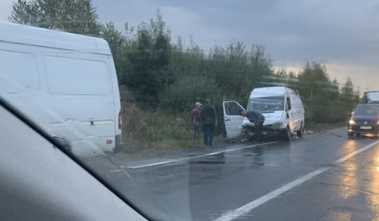 Két kisbusz ütközött a Munkácsi járásban