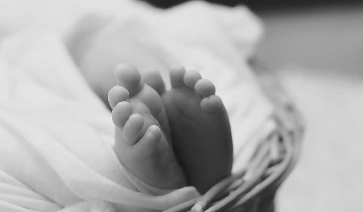 csecsemő fekete-fehér