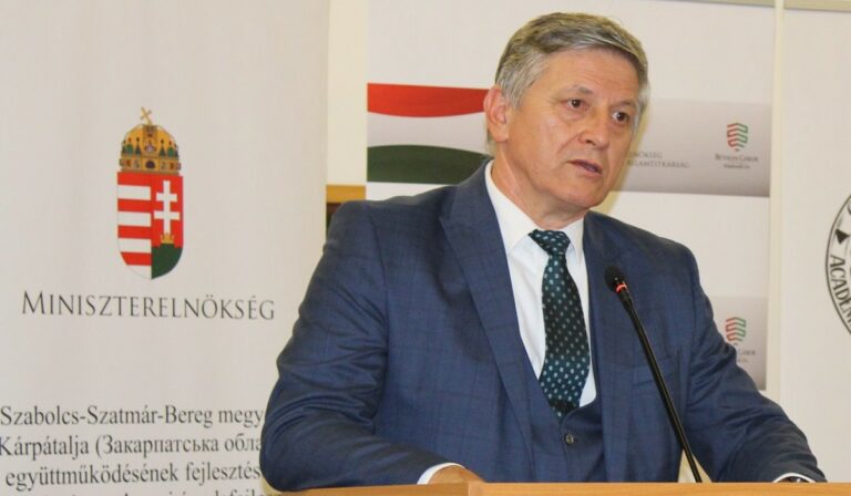 Nem engedték be Ukrajnába Grezsa Istvánt