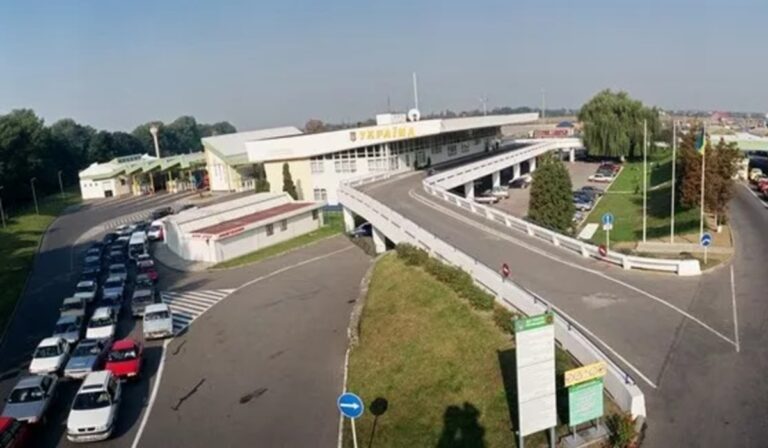 Kilométeres sorok vannak ismét az ukrán-magyar határátkelőkön