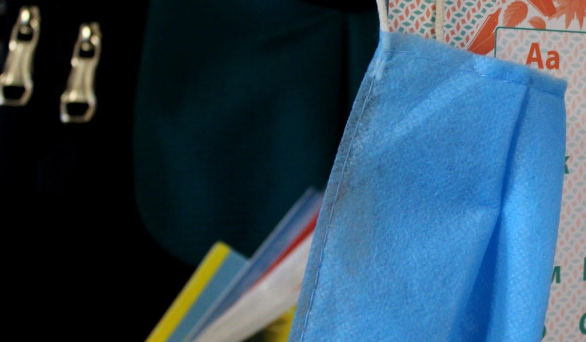 iskolatáska, füzet, szájmaszk