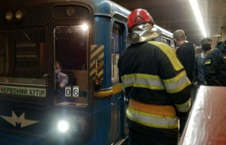 Nem működik a metró Kijev egy részén: az egekbe szöktek a taxiárak