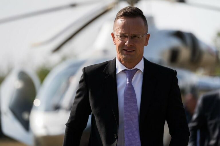 Szijjártó: Magyarország kiáll Ukrajna mellett
