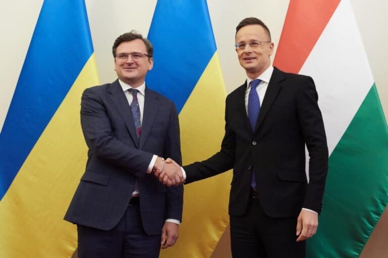 Kijevbe várják a magyar külügyminisztert
