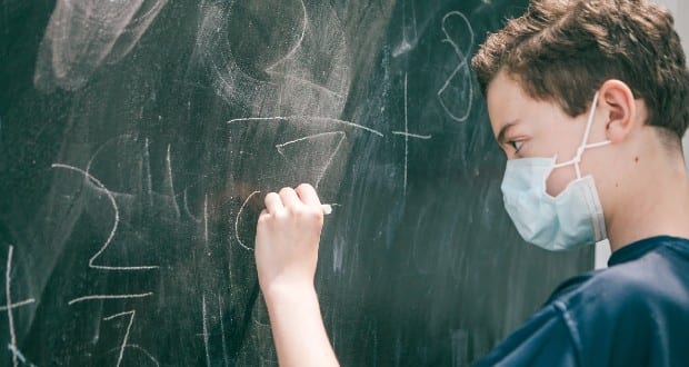 Kárpátalja ma: zárt kapuk mögötti iskolakezdés