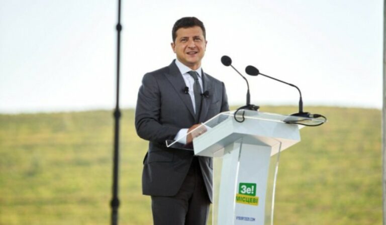 Megkérdőjelezik a pártszimbólumok jogosságát az elnök beregszászi felszólalásánál