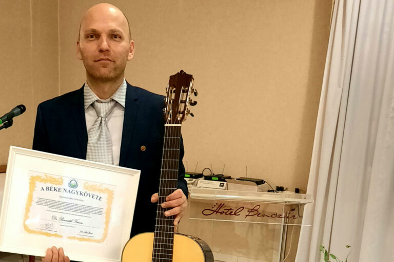 Kárpátaljai gitáros a Béke Nagykövete