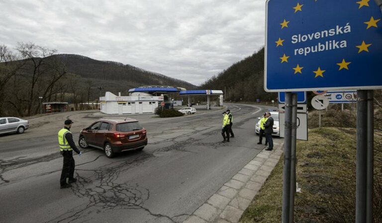 Csak negatív koronavírusteszttel lehet belépni Szlovákiába