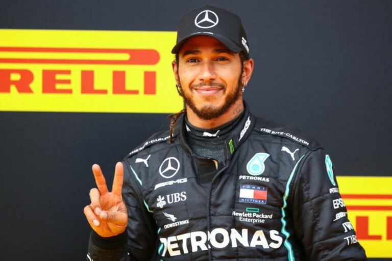 Brit Nagydíj – Hamilton diadalmaskodott saját közönsége előtt