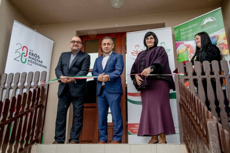 Felújított óvodákat adtak át Kárpátalján