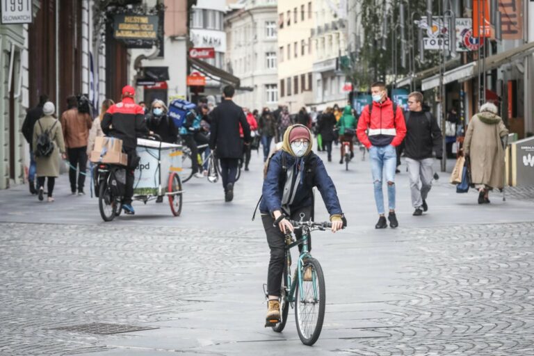 Szlovéniában szombattól bezárt a boltok zöme és leállt az idegenforgalom