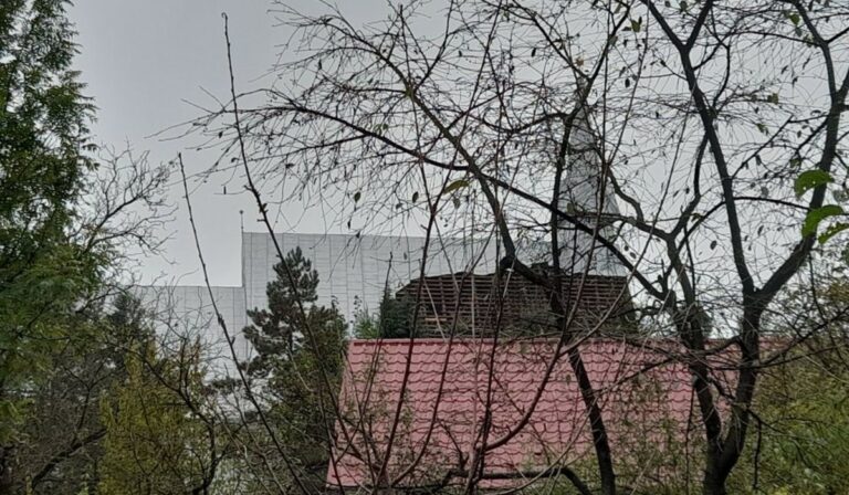 Súlyos károkat okozott a vihar a viski református templom épületében