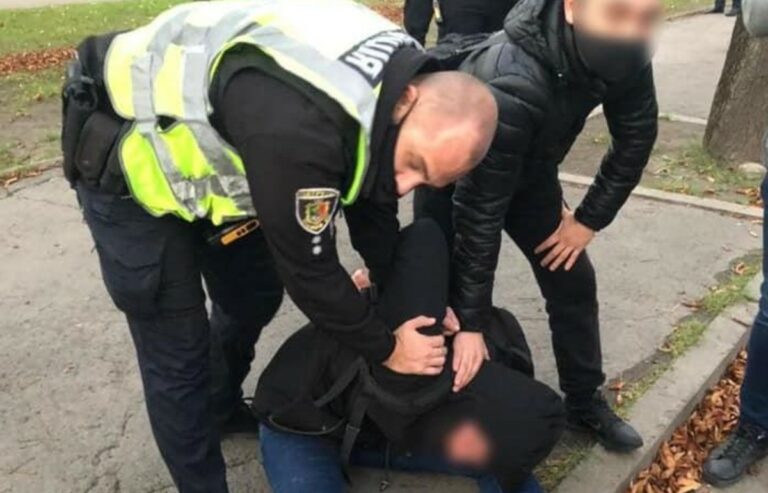 Késes támadás Krivij Rihben – egy gyermek is a sérültek között