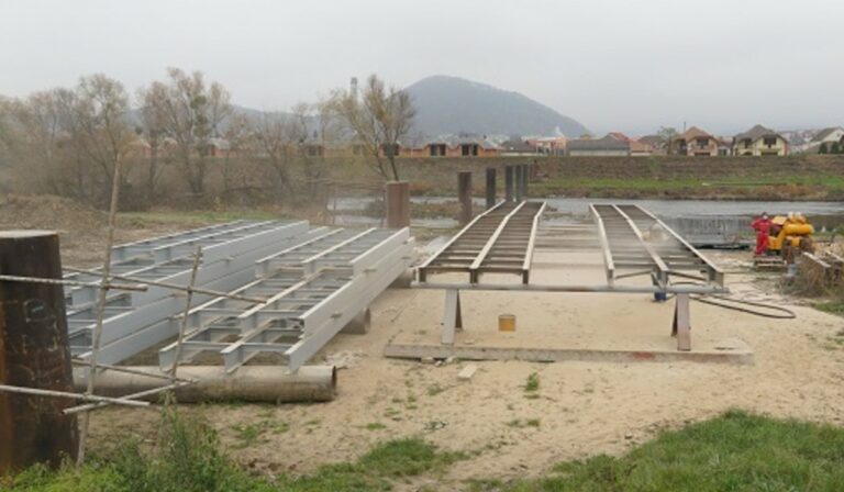 Hamarosan elkészül a gyalogoshíd Munkácson