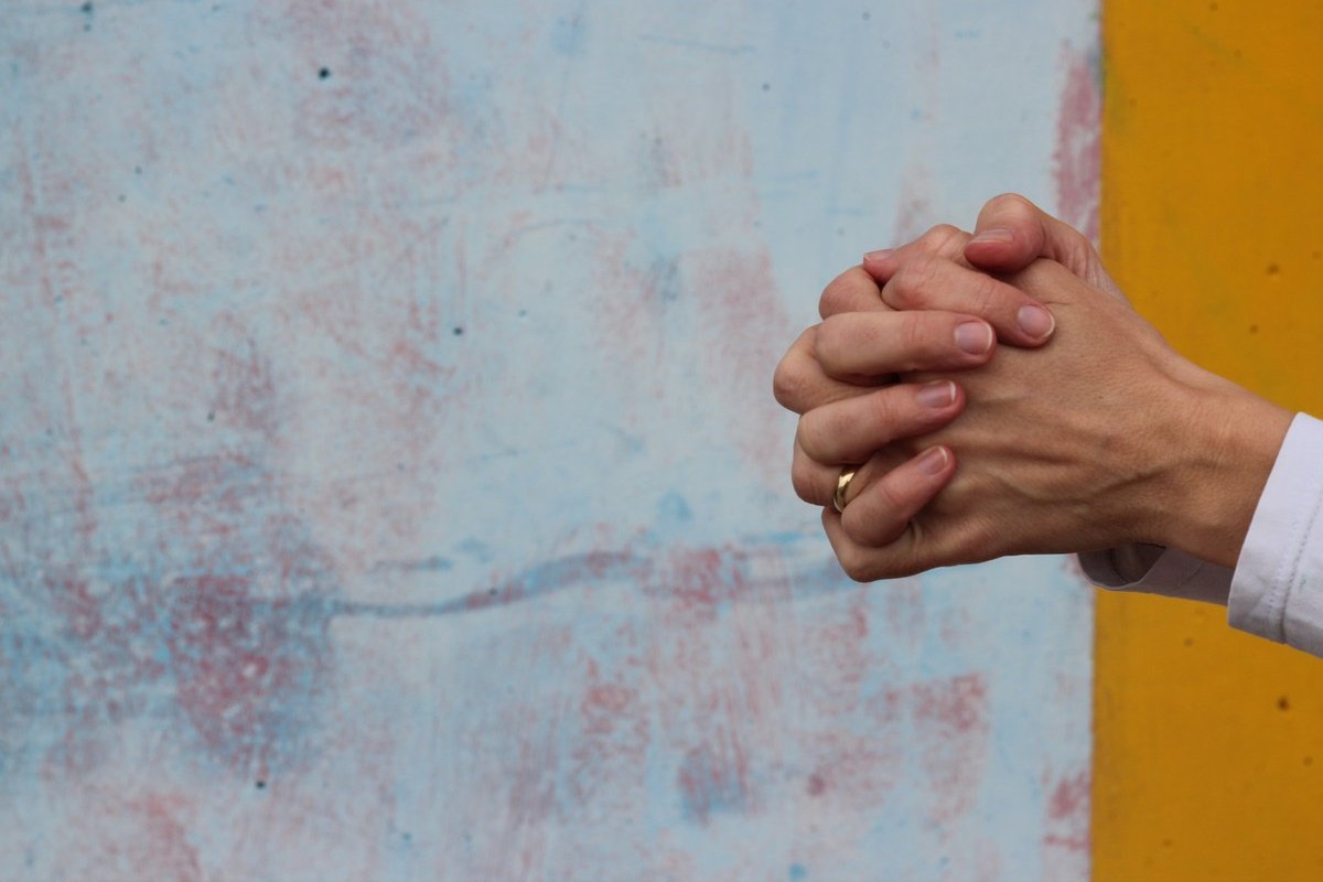 imádkozás kéz ima