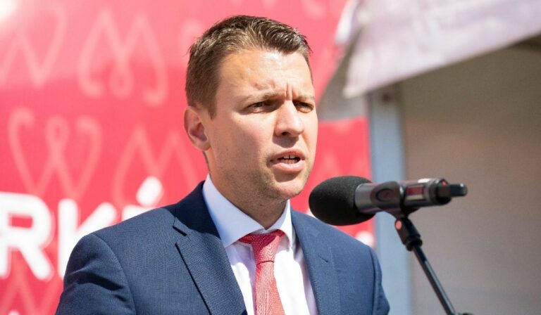 Menczer: Oroszországot rekordbevételhez juttatták a brüsszeli szankciók