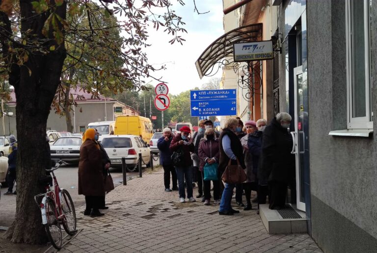 Hivatalos: pénzbírság jár a maszkhasználat elmulasztásáért