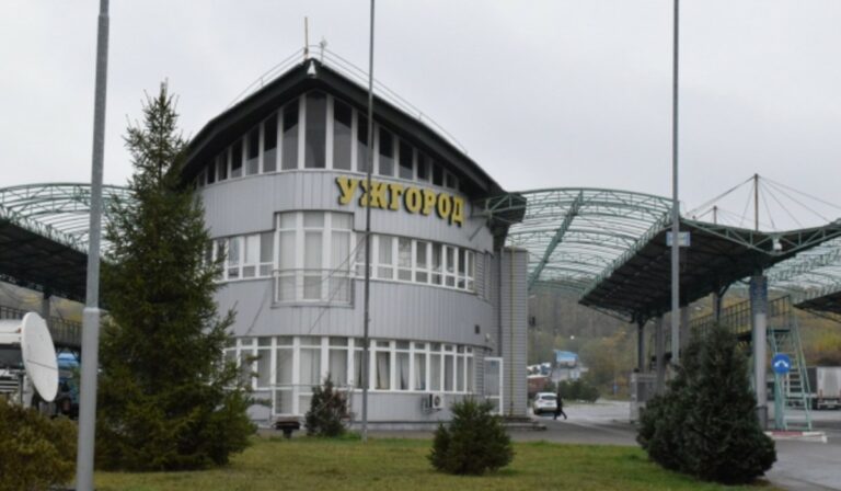 Szlovák fuvarozók akadályozzák a teherforgalmat Felsőnémetinél