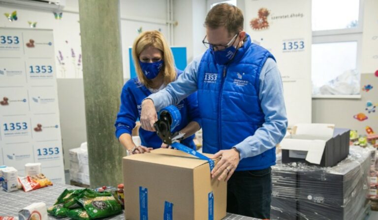 Hamarosan közel kétszáz rászoruló család élheti át a karácsony örömét Magyarországon