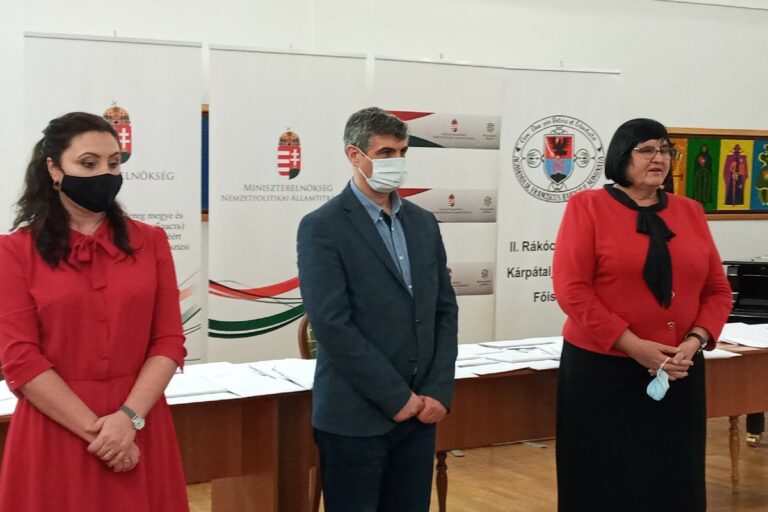 Amikor a gyümölcs beérik – Nyelvtanfolyamok okleveleit adták át a Rákóczi-főiskolán