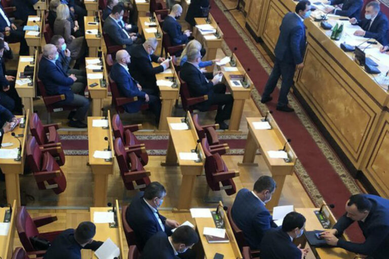 Több mint 20 képviselő nem jelent meg a megyei tanács ülésén