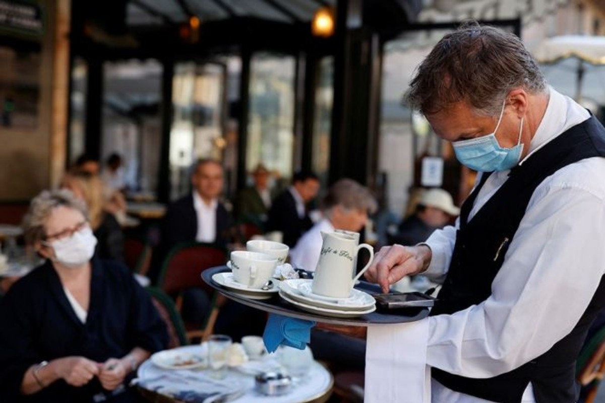 étterem kiszolgáló pincér szájmaszk