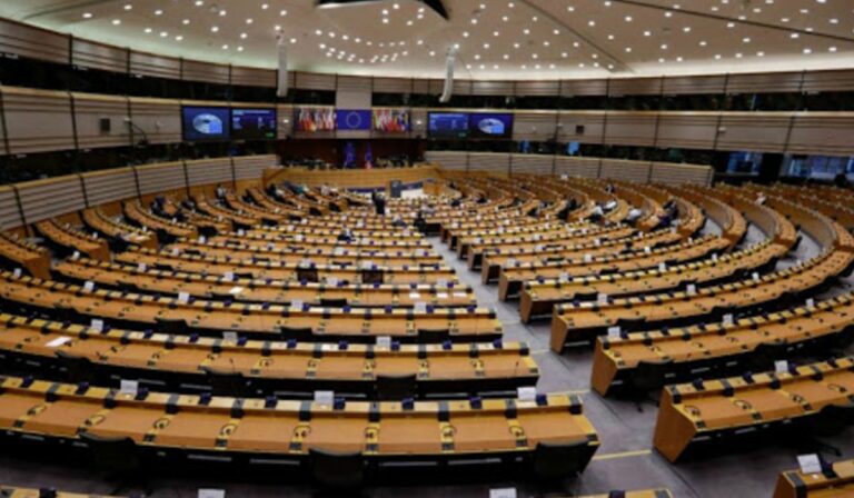 EP-felmérés: az Európai Néppárt lesz a legnagyobb EP-frakció