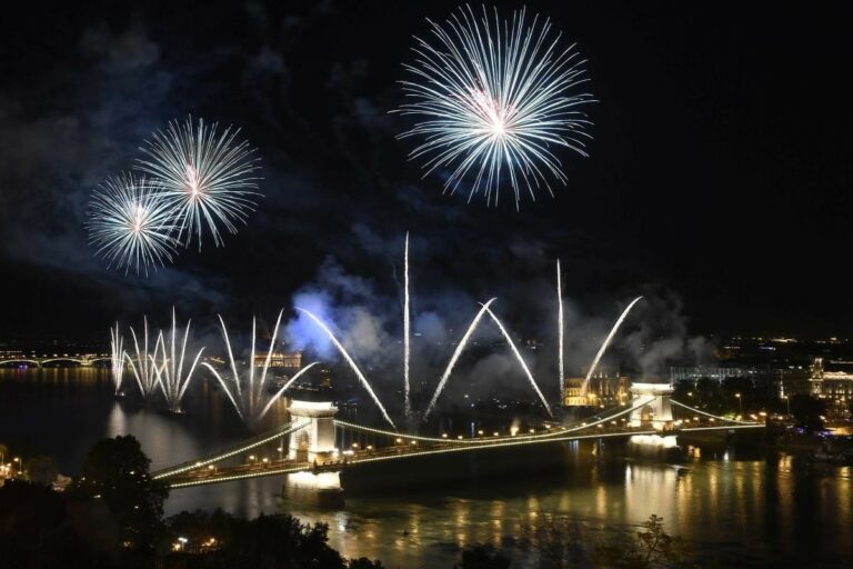 Grandiózus tűzijátékban gyönyörködhetnek augusztus 20-án Budapesten