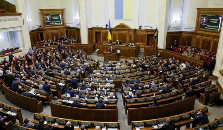 Egyre több a koronavírusos politikus a parlamentben, elmarad a plenáris ülés