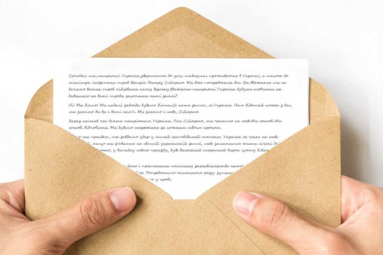 Kopogtató: aki szelet vet, avagy válasz a „patriótáknak”