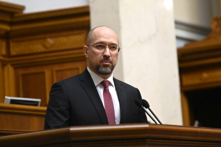 Smihal: megemeljük a tanárok és az egészségügyi dolgozók bérét