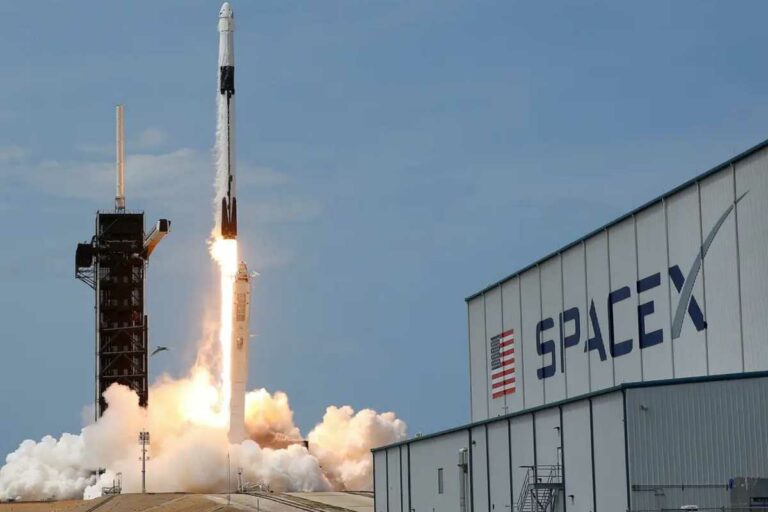 Rekordszámú műholdat vitt magával a világűrbe a SpaceX rakétája