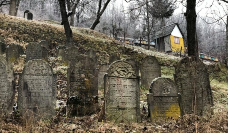 Különleges zsidó temető Munkács közelében