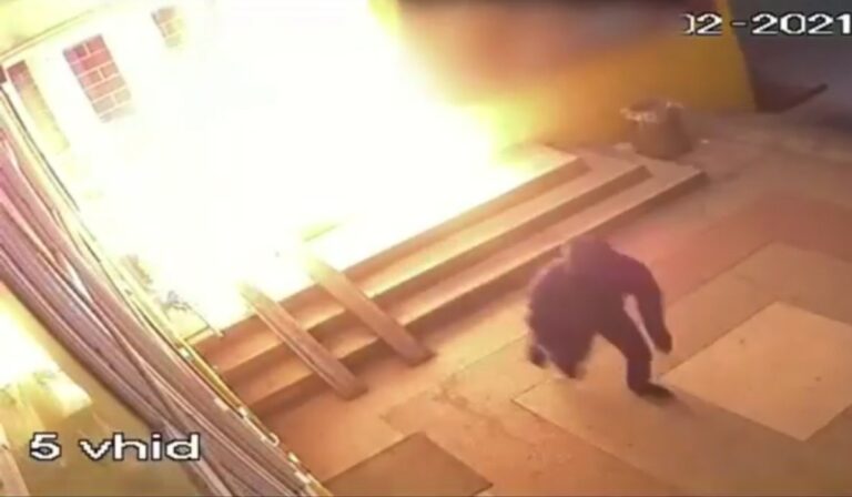 Felgyújtottak egy boltot Volócon