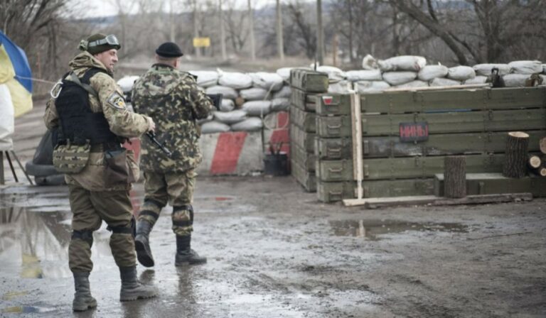 Kreml: Kijev nem tartja kézben csapatait a demarkációs vonalnál