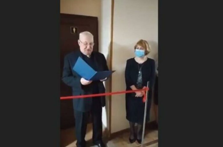Mellékhelyiséget avattak nőnap alkalmából egy kijevi egyetemen