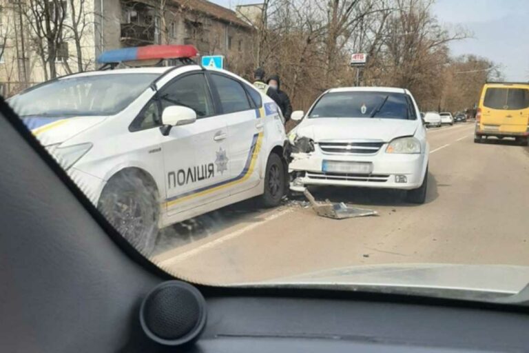 Rendőrautónak ütközött egy Chevrolet Beregszászban