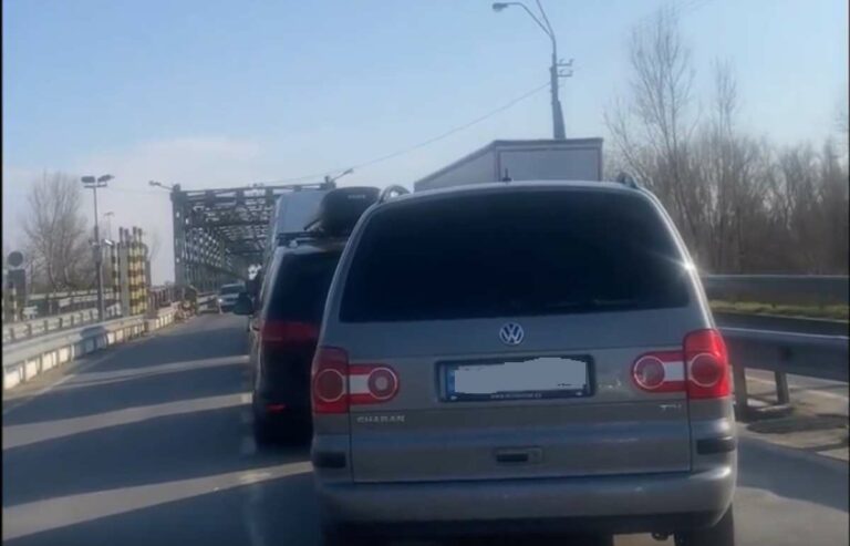 A magyar fél munkatempójára panaszkodnak a Tisza határátkelőn