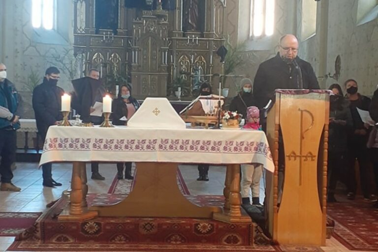 „A keresztfához megyek” – Keresztútjárás a katolikus egyházban