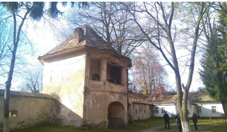 Kárpátalja ma: életet lehelnek a dolhai várkastélyba