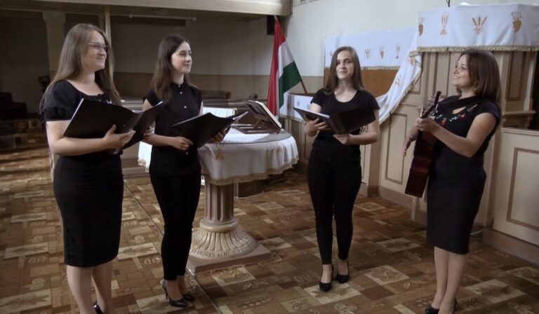 Felhangolva: Kikelet együttes